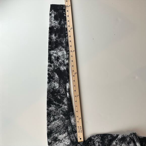 Lululemon wunder under Leggings  Aerify Jacquard Black Alpine White Size 2 - Picture 8 of 8